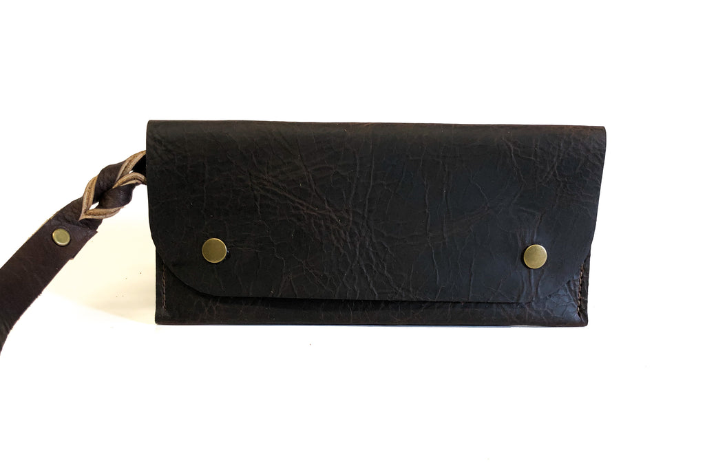 Essentials Clutch