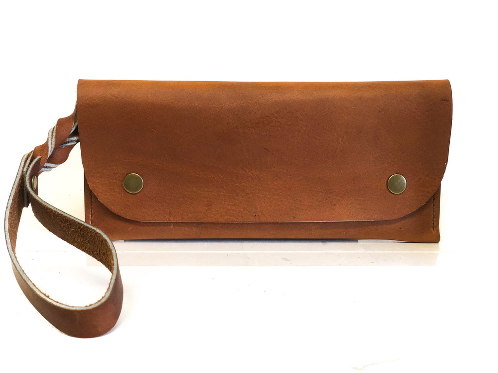 Essentials Clutch